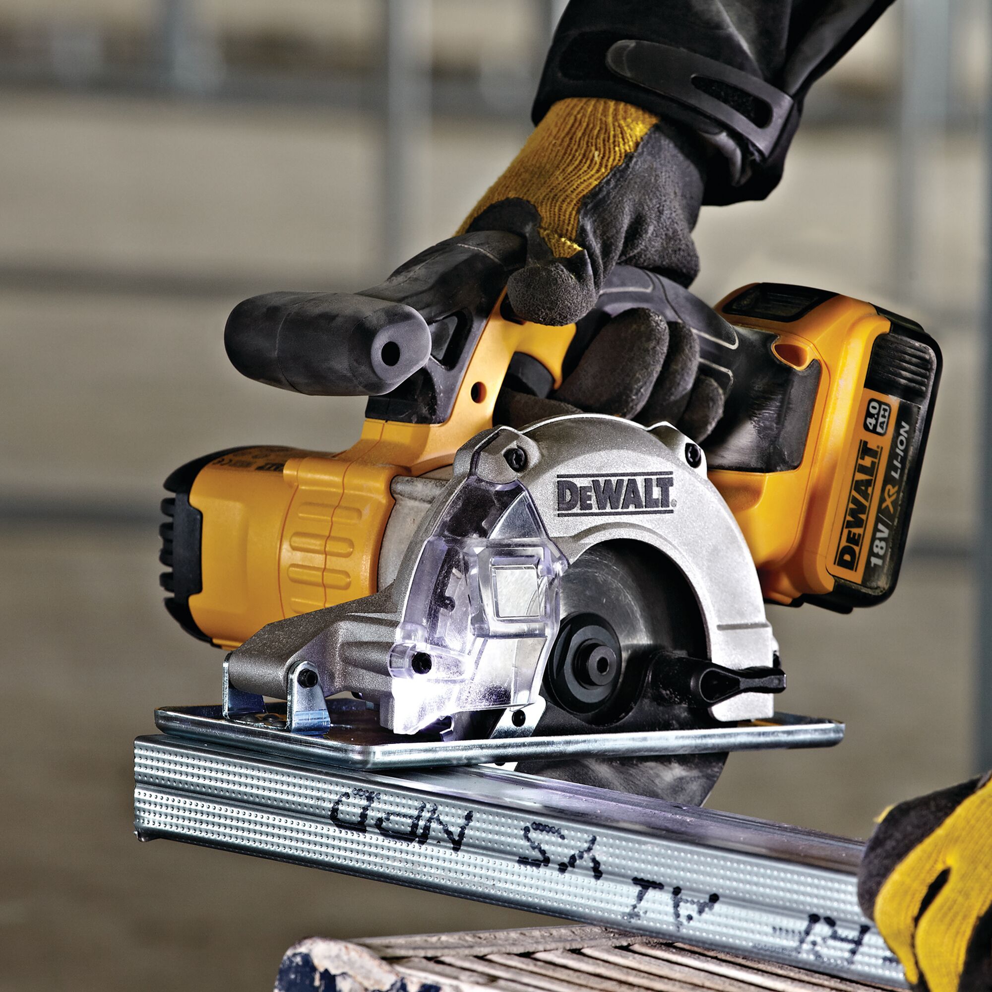 18V XR Li Ion Metal Cutting Circular Saw DEWALT